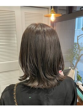 パレータ(PALETA) 外ハネグレージュミディ