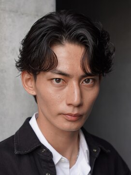 レタッチバイフィフス(RETOUCH by fifth) 男らしさ溢れる緩めのニュアンスパーマのセンターパート