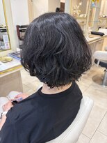 アッシュ 仙川店(Ash) 30代40代50代簡単スタイリングくせ毛活かし丸みショートボブ