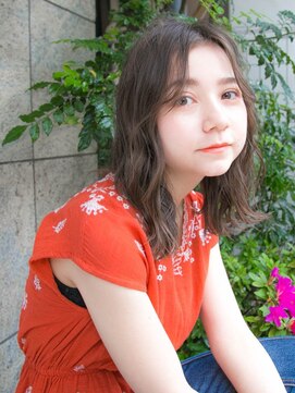 ルティア(Lutia) センターパート ゆるふわ グレージュ