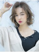 大人かわいいハイライトベージュカラー外ハネふわミディ