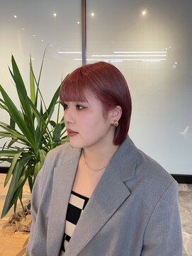 リトバイプティパ(Lit by petit-pas) ワインレッドに切りっぱなしボブ