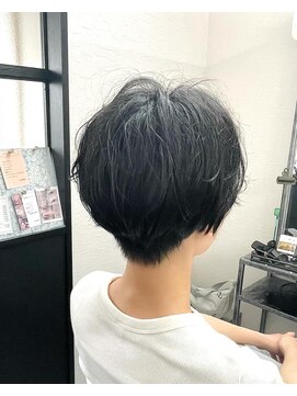 アンドエイチ(and H) ハンサムオトナショート×ゆるパーマ
