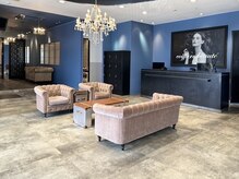 アース コアフュールボーテ 富山婦中店(EARTH coiffure beaute)の雰囲気（受付から特別体験が始まる。心躍るサロン時間を。）