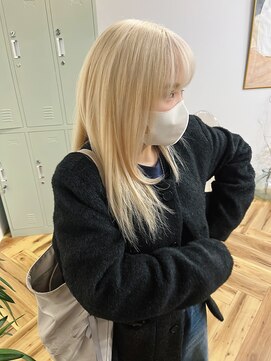 ホワイトブロンド＋顔周りレイヤー