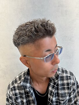 ルースト 西院店(ROOST) ホワイトハイライト極道パーマ