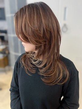 レイヤーカットバタフライカット海外レイヤー顔周りレイヤー