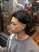 フォーコーナーズ(Four Corners) テーパーフェード ロン毛