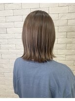 ルチナ 秦野(Lucina)&nbsp;馴染ませハイライト/外ハネ/ベージュ/ストレート