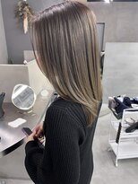 クリム(qulim)&nbsp;透明感グレージュ