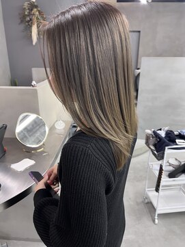 クリム(qulim) 透明感グレージュ