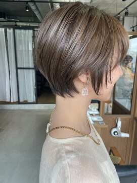 フェリア 池田(FERIA) 透明感カット × スッキリショート（田岡）