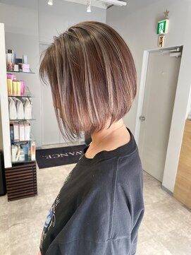 アヴァンス 京橋店(AVANCE) 筋かんのある白髪ぼかしバイレヤージュとボブ