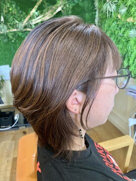 レガーロ(regalo) レディース・ミディアムレイヤー・前下がり気味