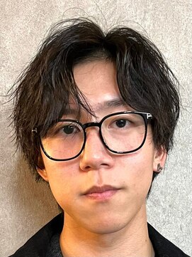 ノーエン(noen) センターパートスパイラルパーマツーブロック刈り上げメンズヘア