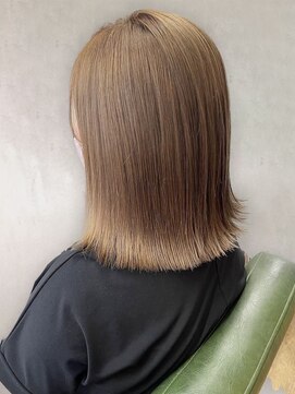 アース 天満橋店(HAIR & MAKE EARTH) 30代40代ブリーチミルクティー伸ばしかけミディアムウルフ