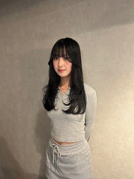 暗めグレージュ×ゆるふわレイヤーカット