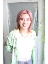 インナーカラーと縮毛矯正が得意な、丁寧なカラーリスト