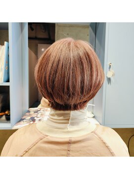 ピンクベージュ