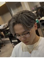 イーラ アメ村店(era)&nbsp;センターパート　ツイストスパイラル眉カットメンズパーマ