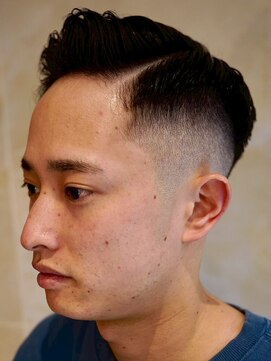 メリケンバーバーショップ コウベ(MERICAN BARBERSHOP KOBE) メンズバーバースタイルスキンフェードa