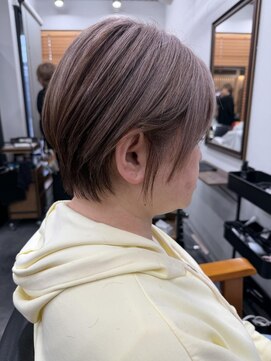 モデロ(Modelo) ナチュラル艶ショートベージュ