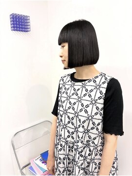 イラカ(elaka) 切りっぱなしラインボブ×ストレートパーマ