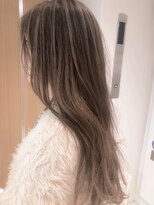 ヌイ 横浜(nui)&nbsp;シアベージュ_耳かけウェーブパーマフォギーベージュ