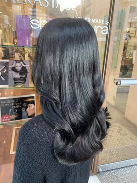 カッツ 元町店(CUT S) ブルーブラックカラー