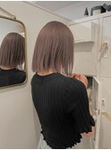 ハイトーングレージュ透明感カラーホワイトベージュ前髪カット