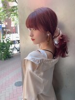 アイユー(ii+U)&nbsp;チェリーレッド　顔周りレイヤー　流れるおくれ毛　艶髪