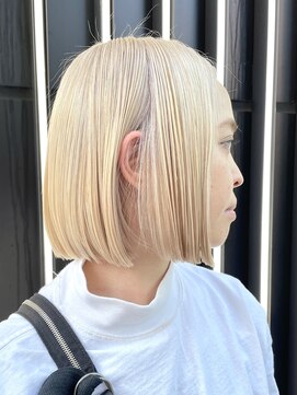 ピークアブー 原宿ハラカド(PEEK-A-BOO) ボブ　切りっぱなしボブ　ハイトーン　ピークアブー　西尾卓義