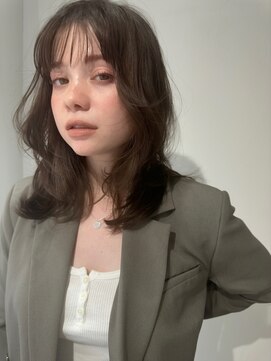 オー(Eau) ◇ほつれレイヤーミディアム×オリーブグレージュカラー◇