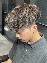 イーラ(era)&nbsp;外国人スペインカール　メンズ　パーマ　眉カット　フェード