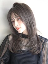メルティカラーうるツヤ斜めバングフェミニンロング前髪艶感