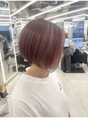 白髪ぼかしハイライトピンク×前下がりショート