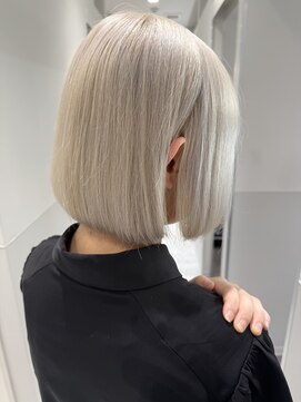 リノ(RLINO) ホワイトブロンド/ブロンド/ボブ