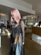  【mizuki】ハイトーン特化。キャリア10年の女性美容師。透明感カラーが得意。