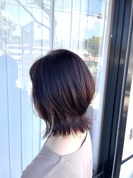 グロー(glow) ミディアム/外ハネ