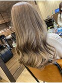 ベージュ