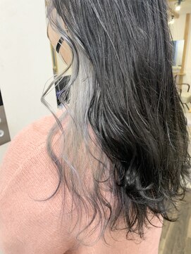 ヘアーアンドメイクランプ(Hair & make Lamp) インナーカラー　×  ホワイトグレージュ