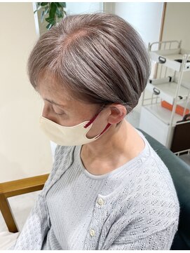 モカヘアー(mocha hair) ショートボブ/グレイヘアー/脱白髪染め/シルバーアッシュ