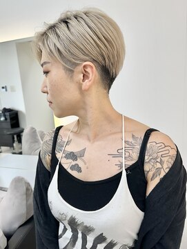セルン(cerne) 【ハイトーンベリーショート】