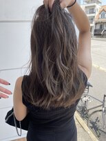 ヘアーアイストゥーレ(HAIR ICI TRE)&nbsp;グレージュカラー ハイライト ブリーチなし 担当渡辺聖