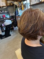 リカリカ&nbsp;ハイトーンでも落ち着いた色味に。ショートボブで秋らしく。