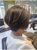 ハイライトブラウン×丸みショートボブ
