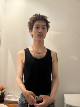 ソーレ(sole) 寒色ブラウンとランダムに動く長めスパイキーショート