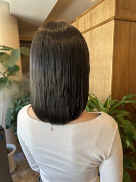 ミディアムに映える透明感グレイカラー