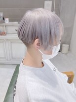 デイズ(days)&nbsp;刈り上げ前下がりショート/ホワイトシルバーカラー