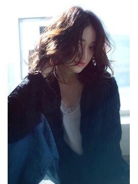 ルタ(LuTa by siesta&LiCO) グレージュ ひし形シルエット 切りっぱなしボブ エアリー